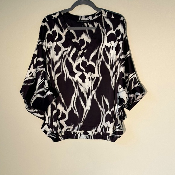 Like new WHBM black & white satin like blouse. Size L - Picture 4 of 4